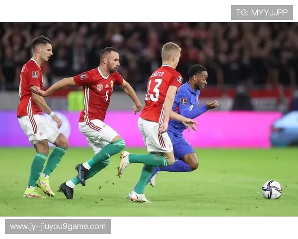 0-4惨败匈牙利，英格兰球员离场时受到主场球迷大片嘘声